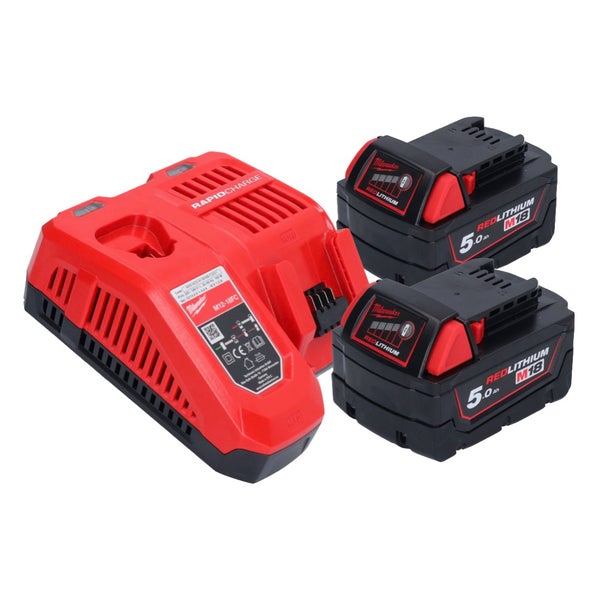 Milwaukee Akku-Set bestehend aus einem Schnellladegerät M12-18FC und zwei M18 5,0 Ah Redlithium Akkus.