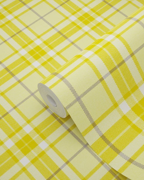 Gelb karierte Tapete auf einer Rolle
