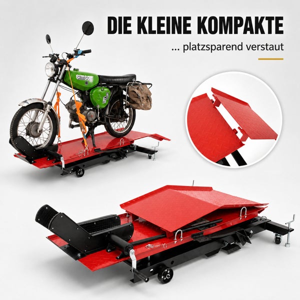 Rote hydraulische Motorradhebebühne aus Stahl, klappbar für platzsparende Lagerung, mit Auffahrrampe, Sicherungsgurten und Detail der Klappfunktion.