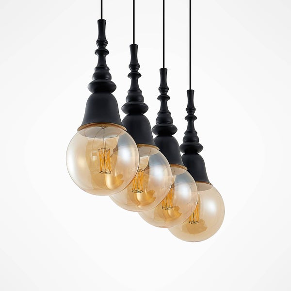 Vierflammige Pendelleuchte mit dekorativen Glühbirnen