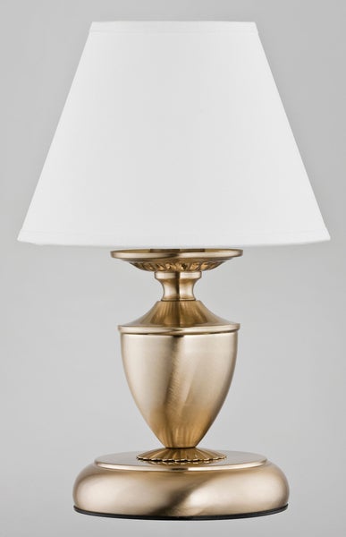 Tischleuchte mit klassischem Metallfuß und schlichtem Lampenschirm