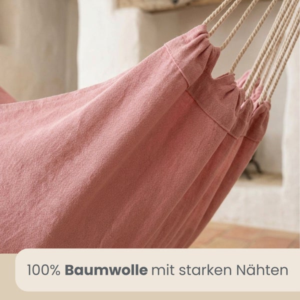 Detailansicht einer Hängematte aus 100 Prozent Baumwolle mit robusten Seilen und verstärkten Nähten.