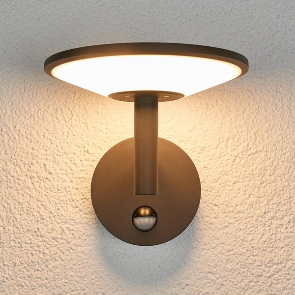 Lucande LED Wandleuchte außen Fenia mit Bewegungsmelder (spritzwassergeschützt (Modern) in Schwarz aus Aluminium (1 flammig, ) - Außenwandleuchten Wandlampe Led Außenlampe Outdoor für