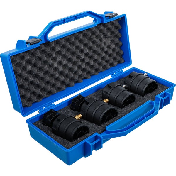 Werkzeugsatz in geöffnetem blauen Werkzeugkasten