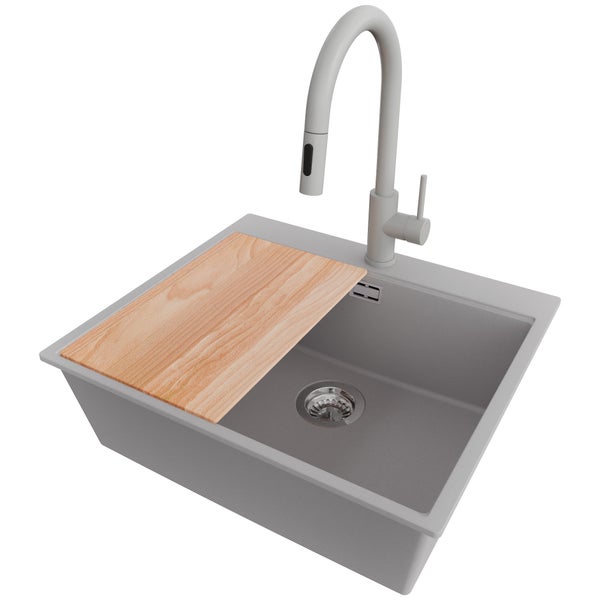 Spüle mit Schneidebrett und Wasserhahn