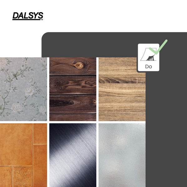 DALSYS Logo. Geeignet für verschiedene Oberflächen wie Tapeten, Holz, Fliesen und Metall.