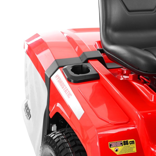 Detailansicht eines Aufsitzmähers mit Hydrostatik-Antrieb und 86 Zentimeter Schnittbreite