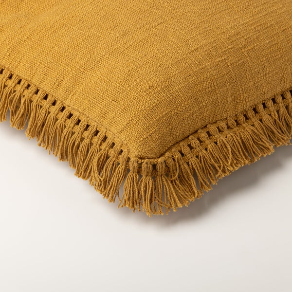 Dekokissen mit Fransen