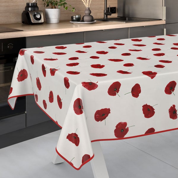 Tisch mit Tischdecke mit Mohnblumenmuster in einer Küchenszenen