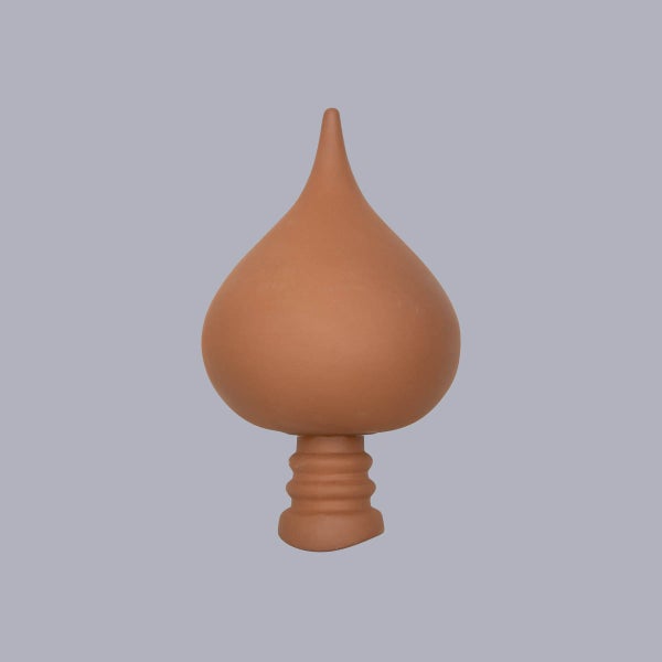Firstfigur aus Ton in Tropfenform zur Dachdekoration.
