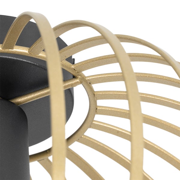 Detailaufnahme einer goldenen Käfigleuchte