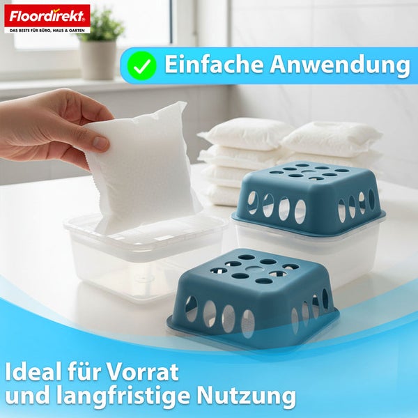 Hand legt Nachfüllbeutel in einen Luftentfeuchter. Floordirekt Logo. Symbol für einfache Anwendung. Ideal für Vorrat und langfristige Nutzung.