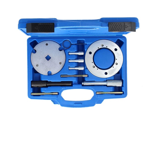 Werkzeugsatz zur Motorreparatur in blauem Koffer