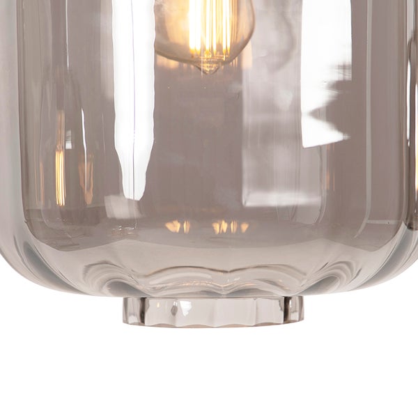Detail einer Lampe mit Glasschirm