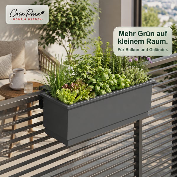Balkonkasten für Balkongeländer mit Kräutern bepflanzt, Casa Pura Logo, Produkt für Balkon und Terrasse.