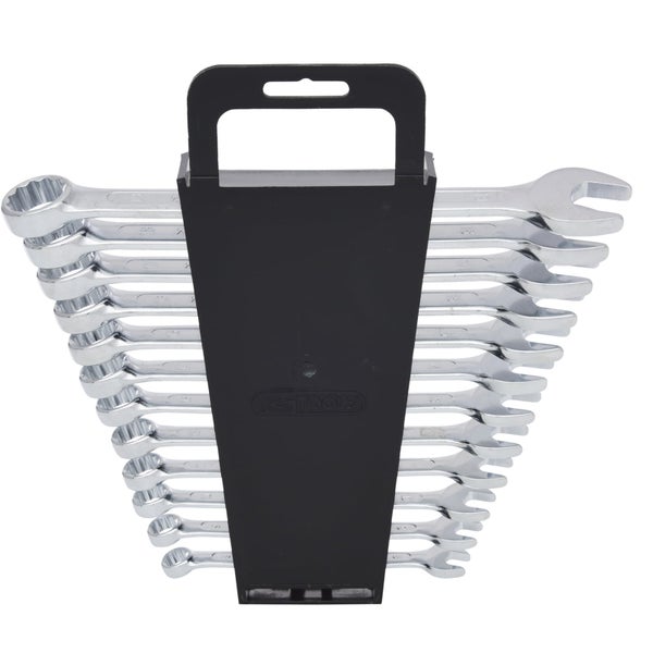 Satz Schraubenschlüssel mit Maulschlüsseln und Ringratschenschlüsseln in Halterung