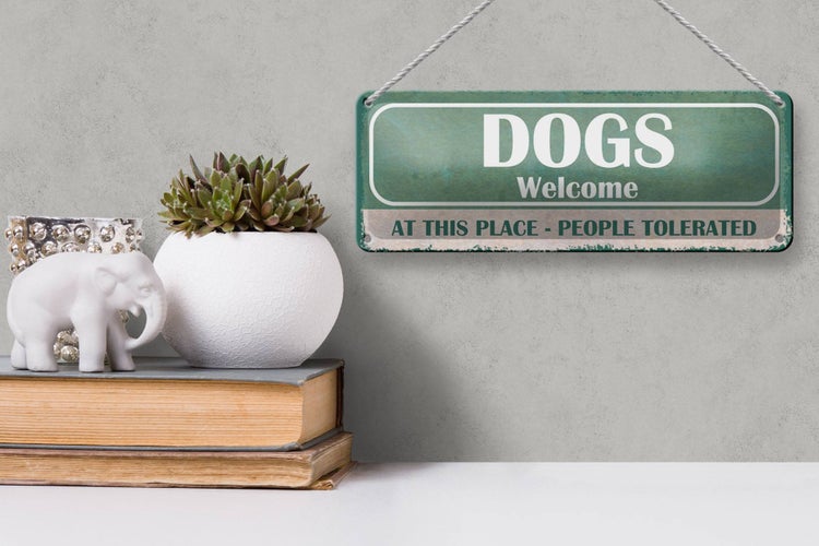 Blechschild Spruch 27x10cm Dogs welcome people tolerated Dekoration