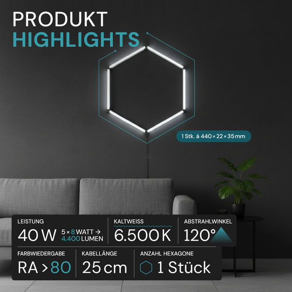 Hexagonale LED-Wandleuchte mit kaltweissem Licht im Wohnzimmer