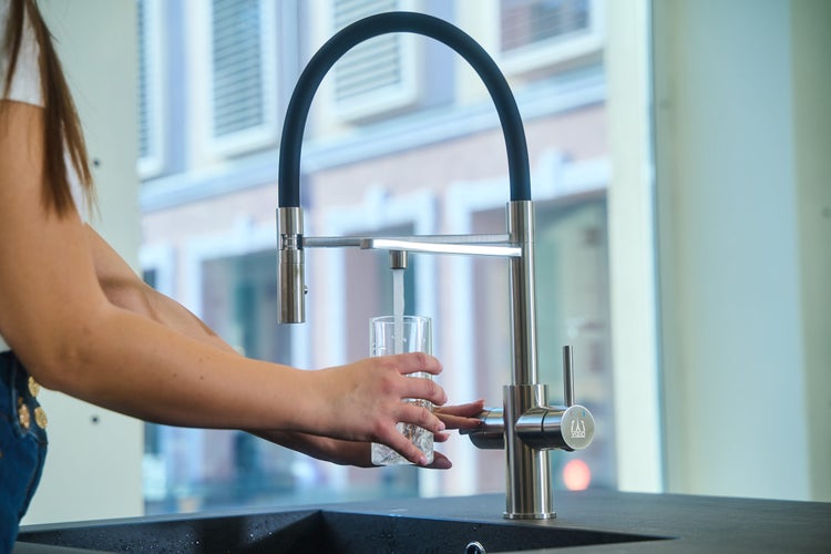 5 Wege Wasserhahn Küchenarmatur, Edelstahl Massiv mit 360° schwenkbarem Auslauf, abnehmbare 2 strahl Handbrause, Gebürstet / Schwarz
