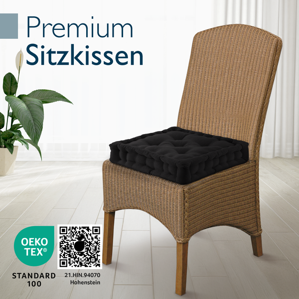 Ein Premium Sitzkissen auf einem geflochtenen Stuhl mit Oeko Tex Standard 100 Zertifizierung.