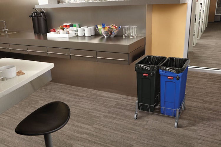 PROREGAL Rubbermaid Slim Jim Mülleimer Mit Belüftungskanälen 60 Liter HxBxT 63,5 x 28 x 56 cm Schwarz