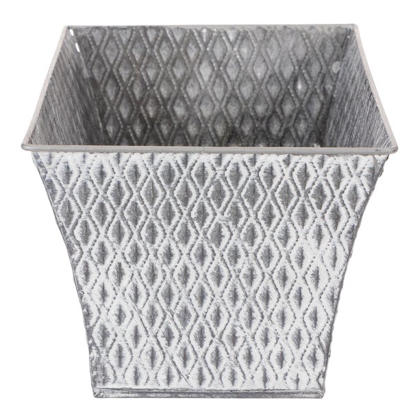 Quadratischer Pflanztopf aus Metall mit Rautenmuster und grauer Vintage-Oberfläche.