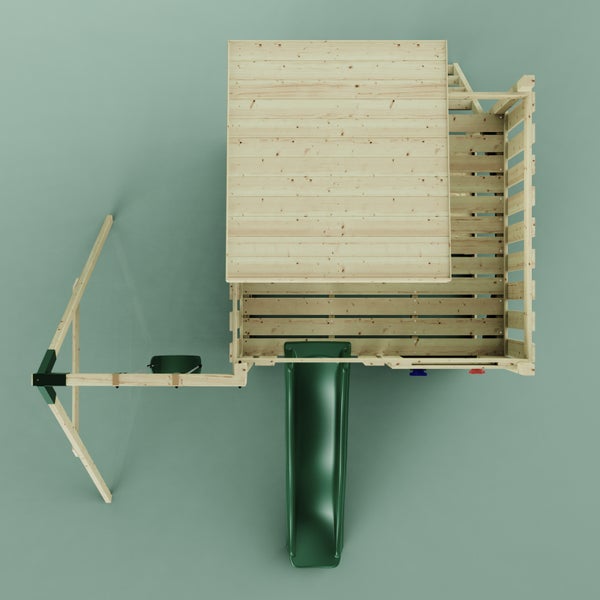 Funkie mit grünen Blättern im Gartenbeet