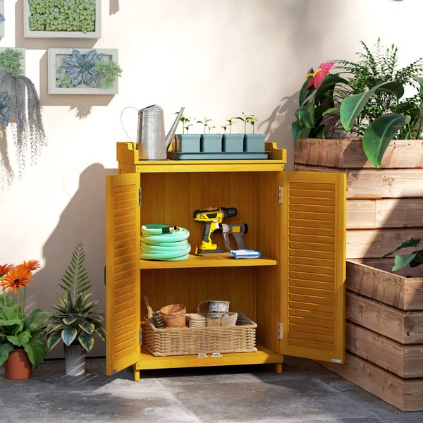 Outsunny Gartenschrank Holz, Geräteschuppen mit Arbeitsfläche, wetterfest Geräteschrank, 65,5x40x98,5cm, Gerätehaus mit Lamellentür, Ablagen, Werkzeugschrank Gartenschuppen für Garten, Terrasse, Gelb
