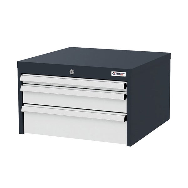 Flachgewebter Teppich mit Streifenmuster und Fransen an der Kante, aus Baumwolle gefertigt.