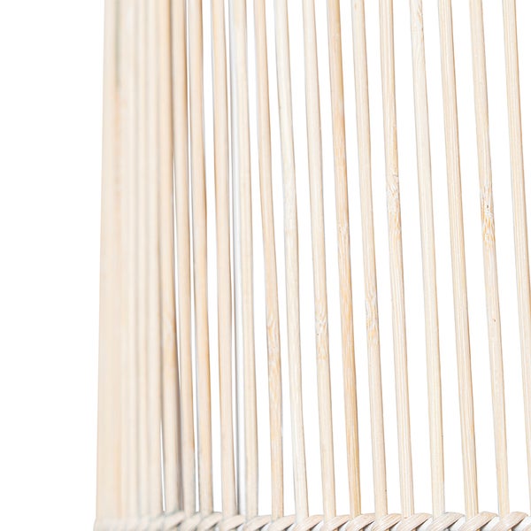 Detailansicht eines Lampenschirms aus Bambusstäben