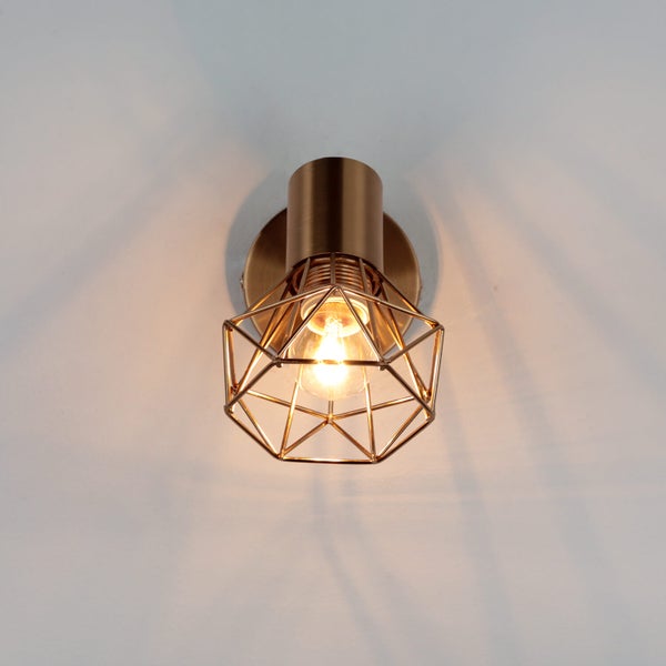 Wandleuchte mit geometrischem Lampenschirm