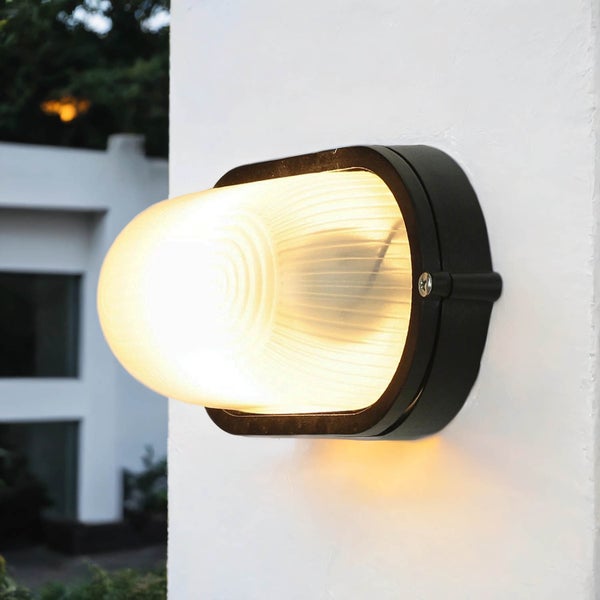 Ovale Wandleuchte zur Außenbeleuchtung