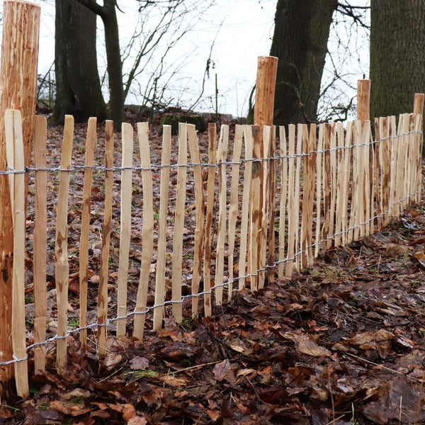 65 Holzpfosten für Staketenzaun 1,5m I Durchmesser 6-9cm I Zaunpfosten aus Haselnuss I Zaun-Pfahl