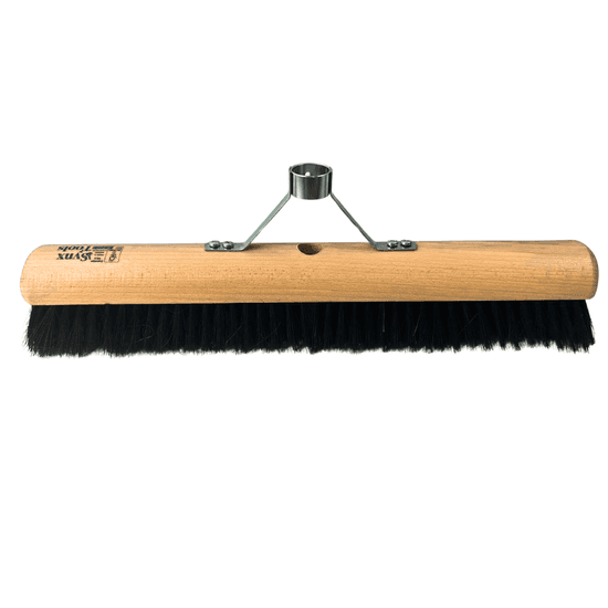 Straßenbesen mit Holzstielaufnahme und Borsten