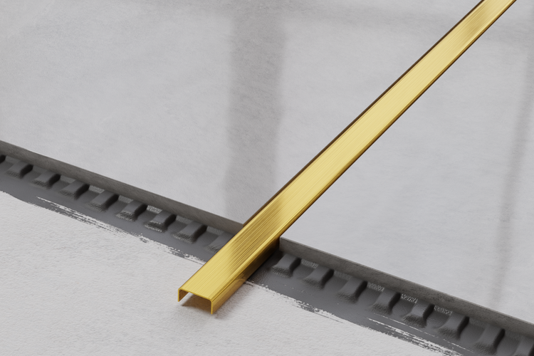 Goldfarbenes Abschlussprofil für Fliesen