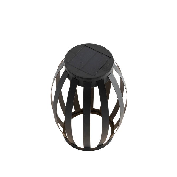 Schwarze Solar-Gartenleuchte in Käfigoptik mit Solarmodul auf der Oberseite.