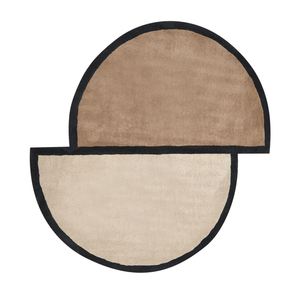 Geometrischer Teppich mit zwei Halbkreisen und markanter Umrandung.