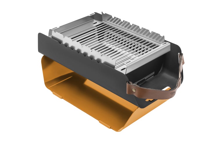 The Favilla FUMO mobiler Holzkohlegrill (48x25x11 cm) in Orange – 2-in-1 Grill mit Edelstahlrost & Spießhalterung – Inkl. Tragetasche für Camping