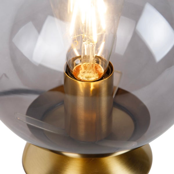 Tischleuchte mit Glaskugel und Metallsockel