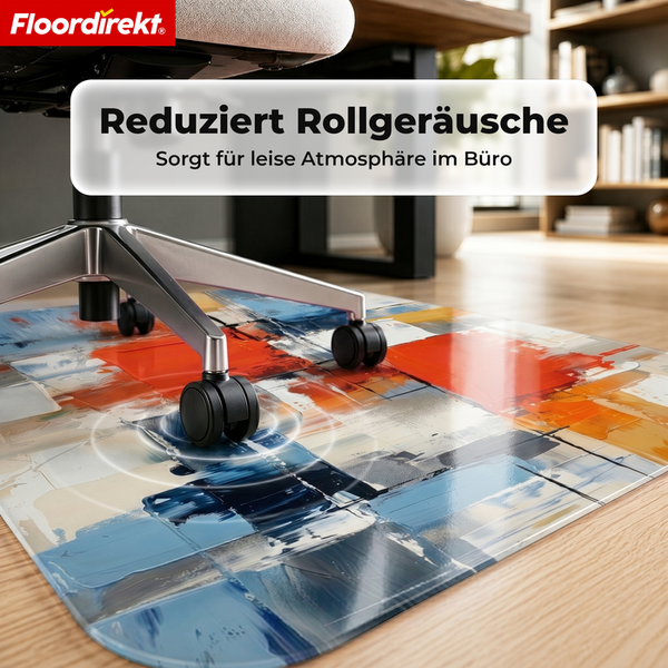 Floordirekt Logo. Bodenschutzmatte mit abstraktem Muster unter Bürostuhl auf Holzboden reduziert Rollgeräusche für eine leise Arbeitsumgebung.