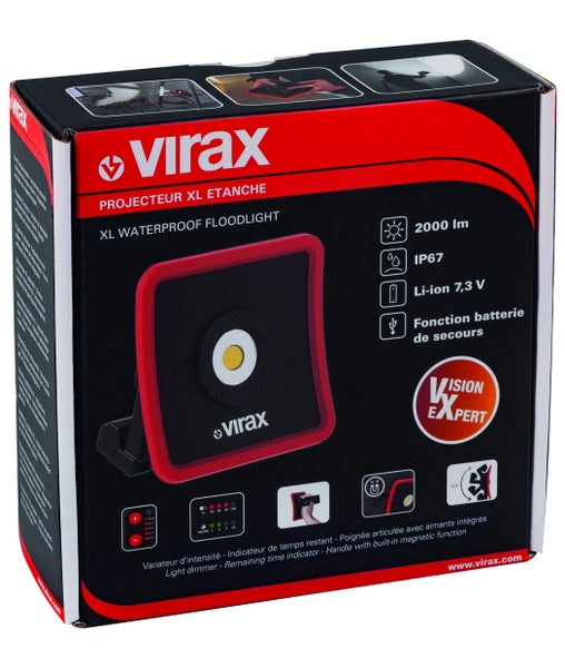 Innenansicht einer Duschkabine mit weißer Duschwanne, Glaswänden und einem Duschpaneel mit Massagedüsen und Handbrause.