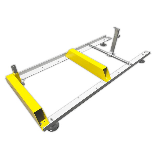 Rahmenkonstruktion aus Metall mit gelben Stoßstangen