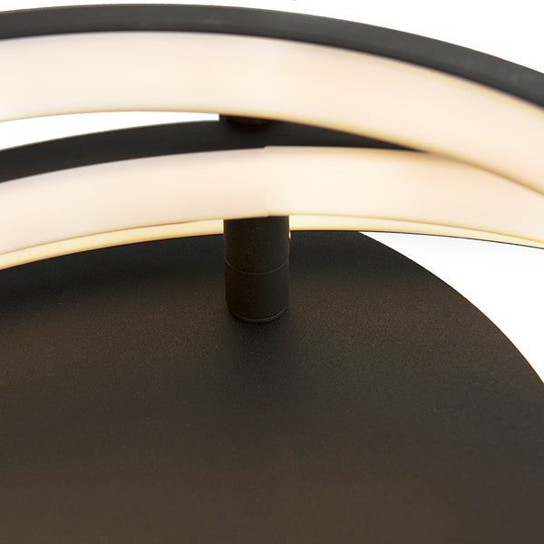 Detailansicht einer LED Deckenleuchte mit gebogenen Elementen