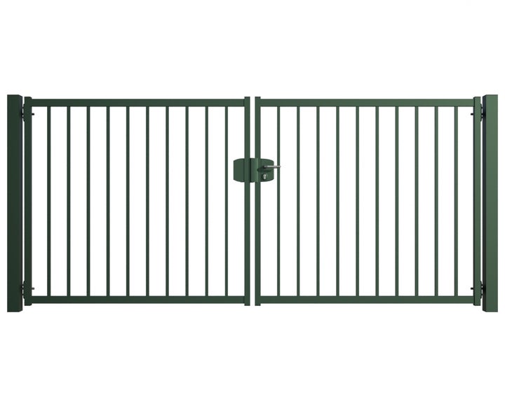 Doppeltor aus Metall mit senkrechten Streben