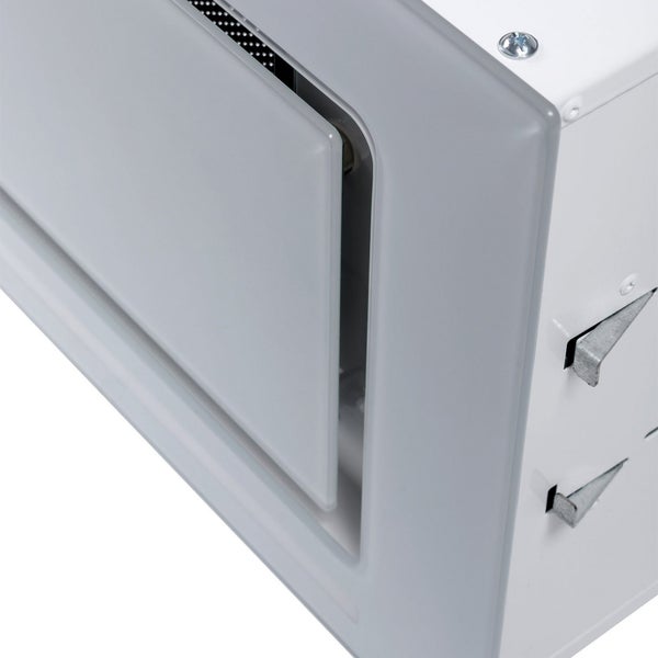 Detailansicht eines weißen Lüftungsventils mit rechteckiger Frontplatte und seitlichen Montagefedern aus Metall.