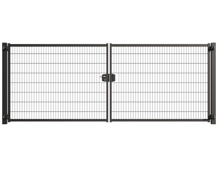 Doppeltor aus Metall mit Gitterfüllung