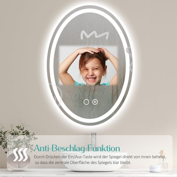 Ovaler Spiegel mit LED-Beleuchtung und Antibeschlagfunktion in einem Badezimmer mit Kind
