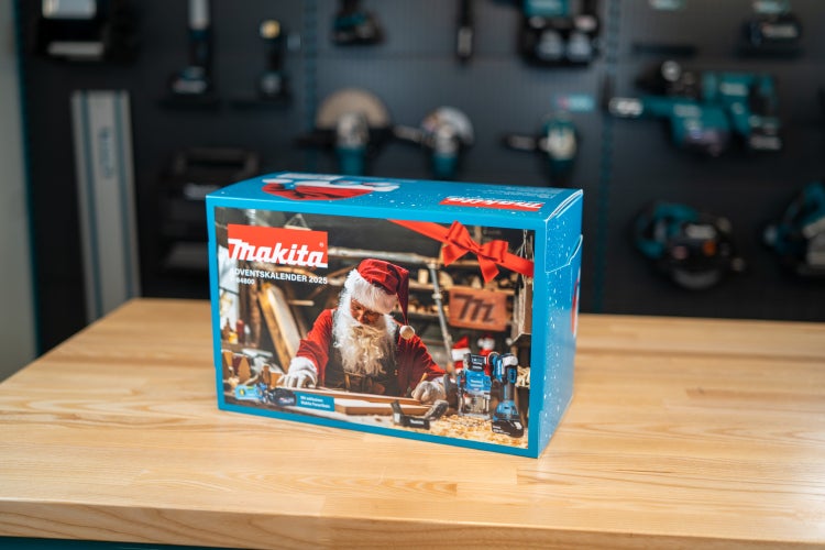 Makita Adventskalender 2025 auf einem Holztisch