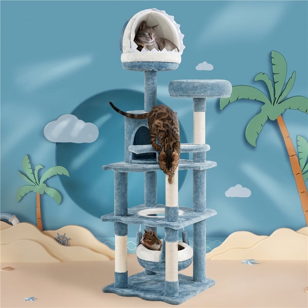 Katzenkratzbaum mit mehreren Ebenen und Katzen