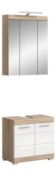 Badmöbel-Set bestehend aus einem dreitürigen Spiegelschrank mit Beleuchtung und einem Waschbeckenunterschrank mit weißen Fronten in Eiche-Optik.